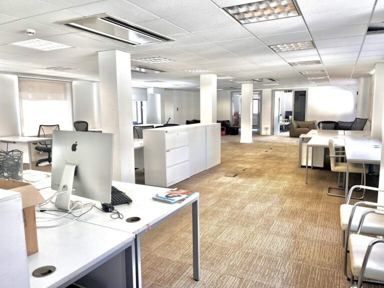 Vacant Offices in City image 14