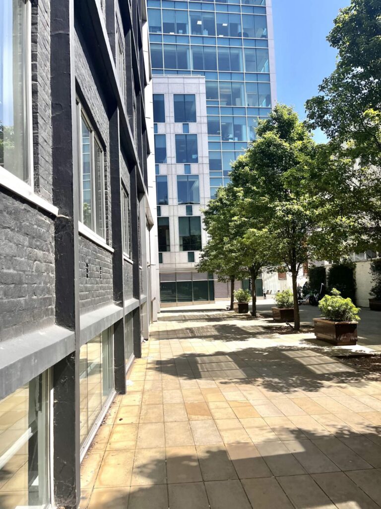 Vacant Offices in City image 20
