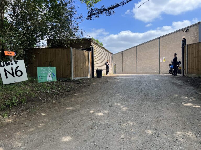 Versatile Farm Property near Shepperton image 18