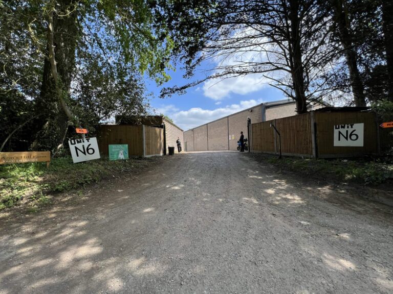 Versatile Farm Property near Shepperton image 17