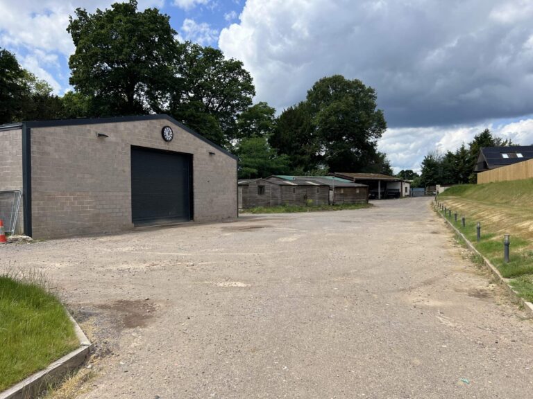 Versatile Farm Property near Shepperton image 12