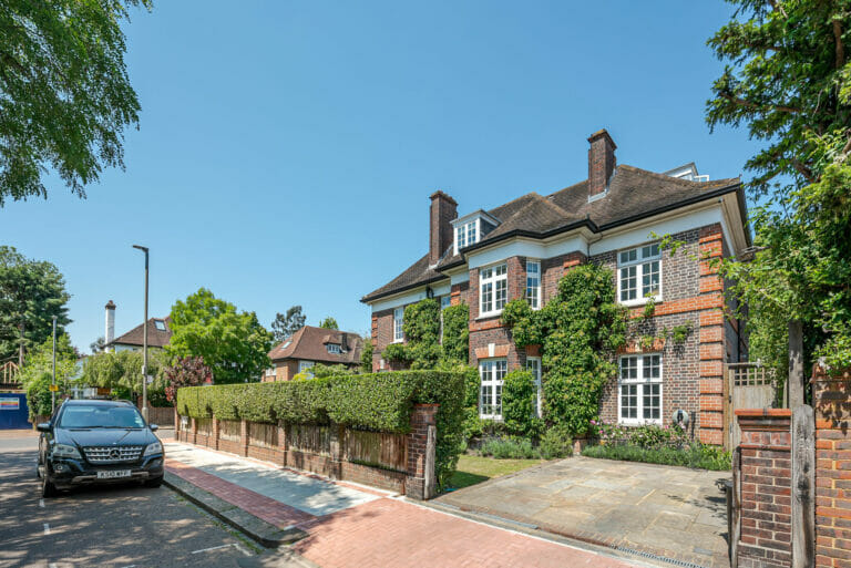 Period Family Home with Large Garden image 1