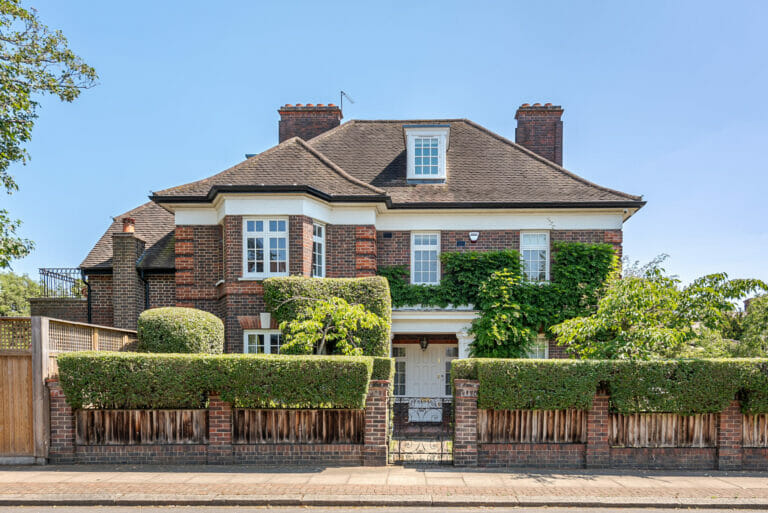 Period Family Home with Large Garden image 2