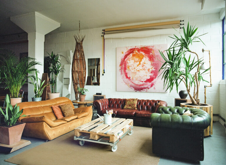 Contemporary Apartment with Photo Studio image 2