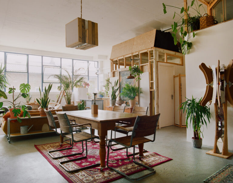 Contemporary Apartment with Photo Studio image 9