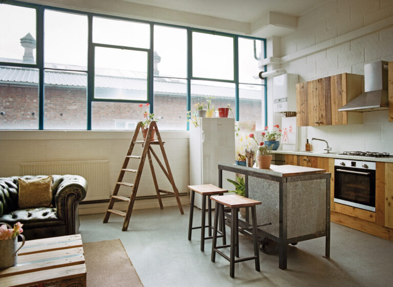 Contemporary Apartment with Photo Studio image 16