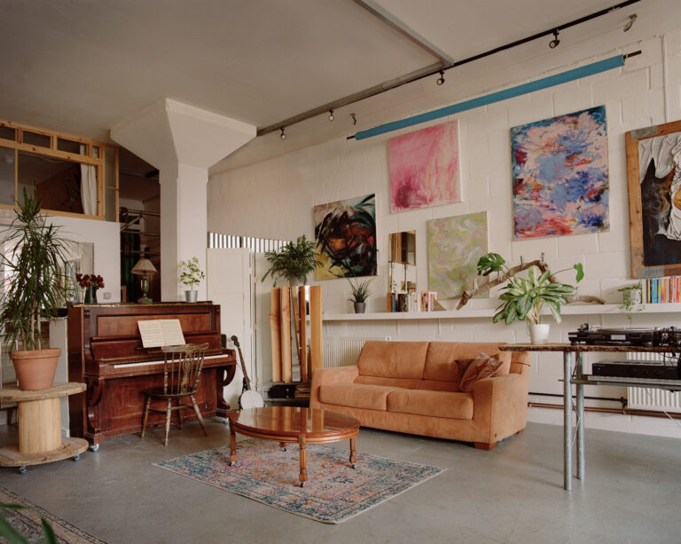 Contemporary Apartment with Photo Studio image 11