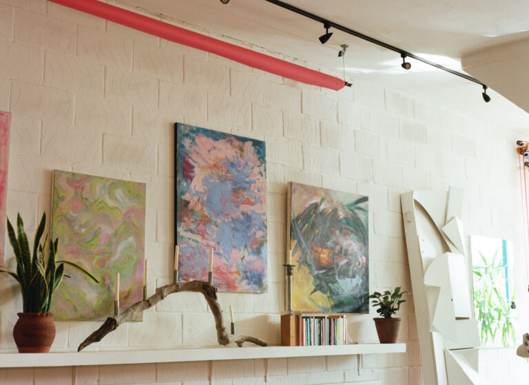 Contemporary Apartment with Photo Studio image 13