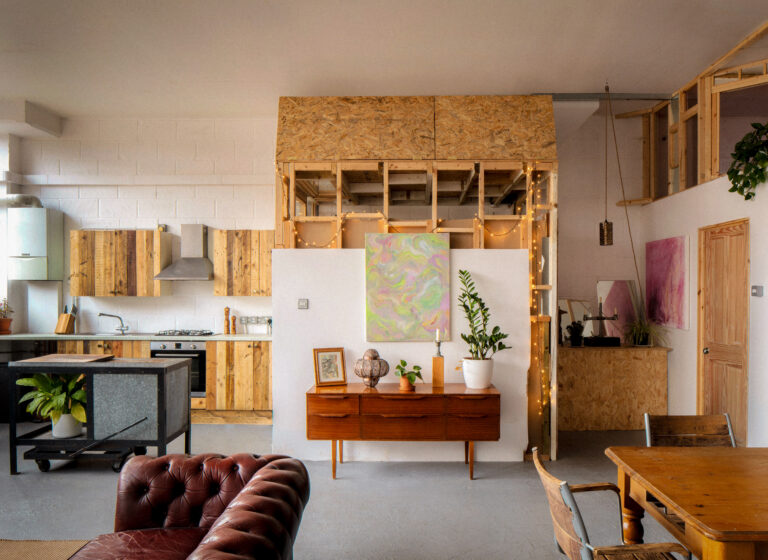 Contemporary Apartment with Photo Studio image 14