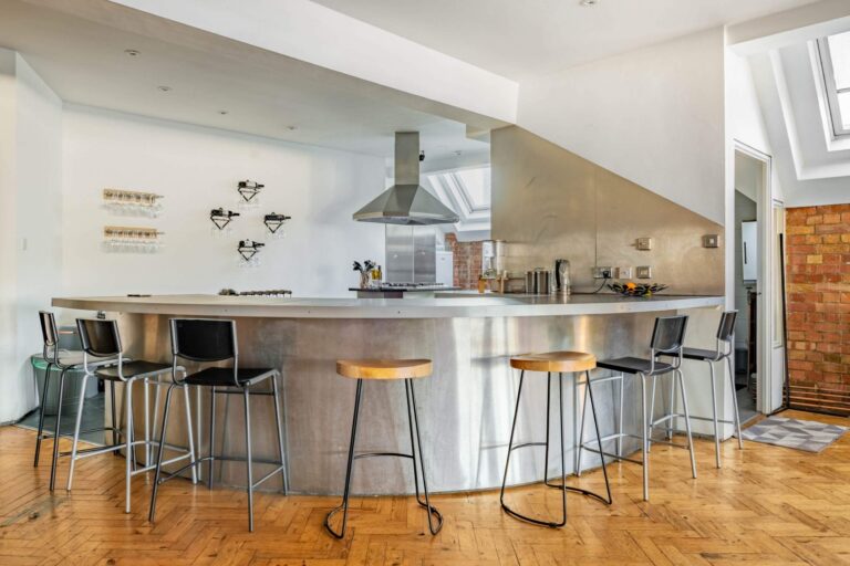 Shoreditch Loft with Brutalist Kitchen image 12