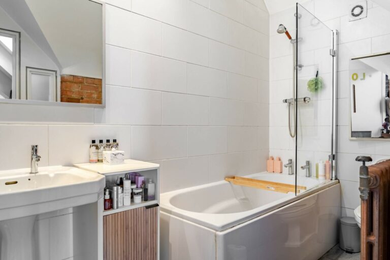 Shoreditch Loft with Brutalist Kitchen image 14