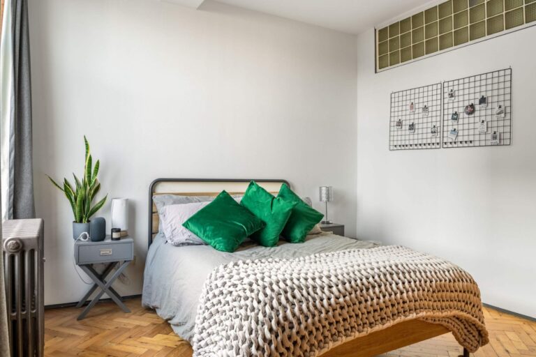 Shoreditch Loft with Brutalist Kitchen image 17
