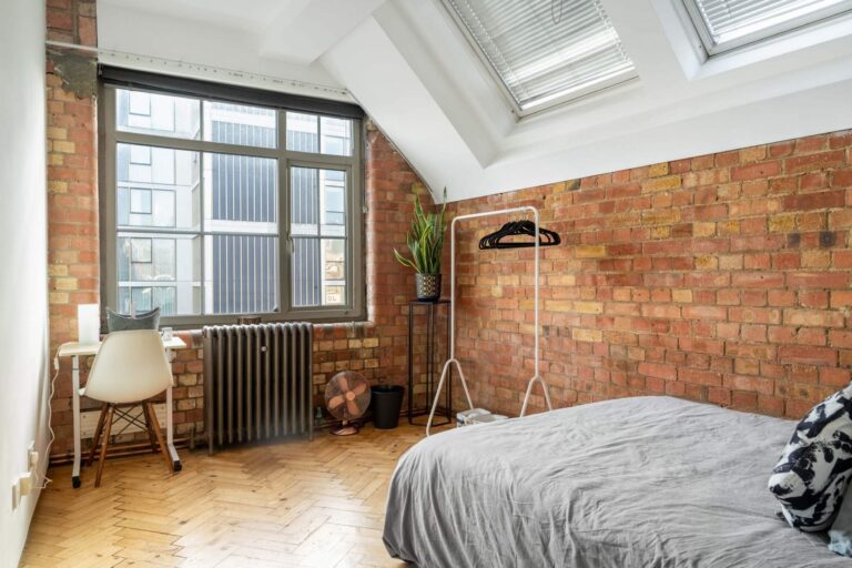 Shoreditch Loft with Brutalist Kitchen image 19