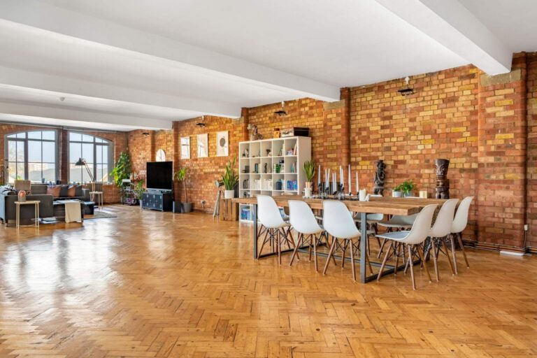 Shoreditch Loft with Brutalist Kitchen image 3
