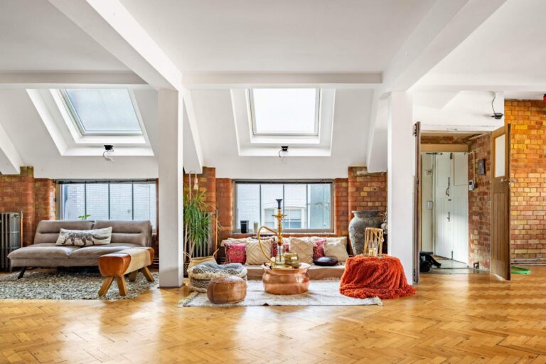 Shoreditch Loft with Brutalist Kitchen image 5