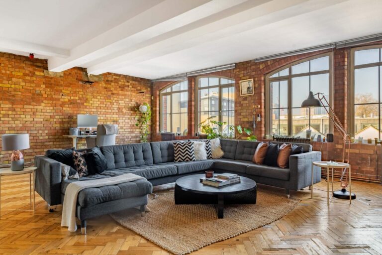 Shoreditch Loft with Brutalist Kitchen image 6