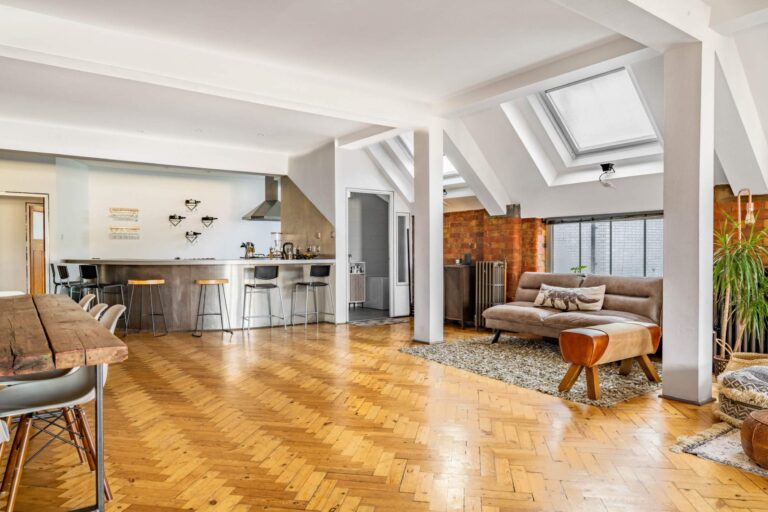 Shoreditch Loft with Brutalist Kitchen image 9