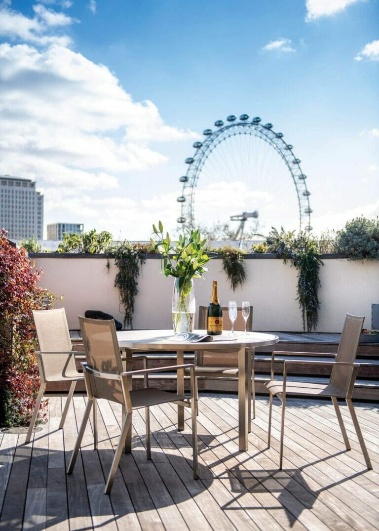 Penthouse with Stunning Thames Views image 22