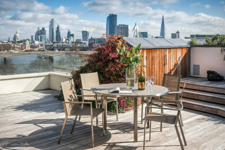 Penthouse with Stunning Thames Views image 23