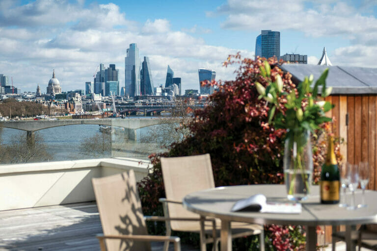 Penthouse with Stunning Thames Views image 24
