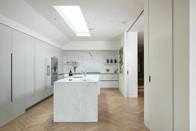 Penthouse with Stunning Thames Views image 16