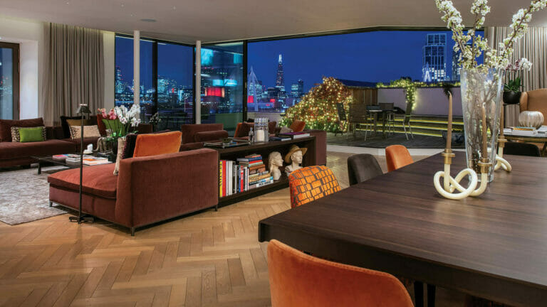 Penthouse with Stunning Thames Views image 13