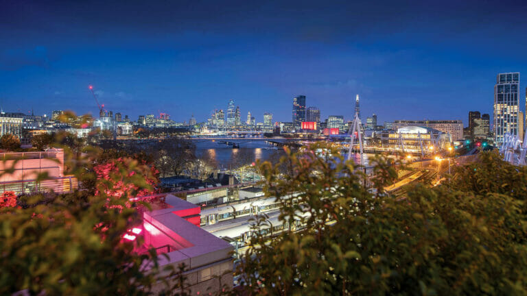 Penthouse with Stunning Thames Views image 35