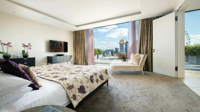 Penthouse with Stunning Thames Views image 44