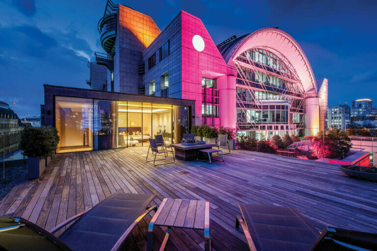 Penthouse with Stunning Thames Views image 33