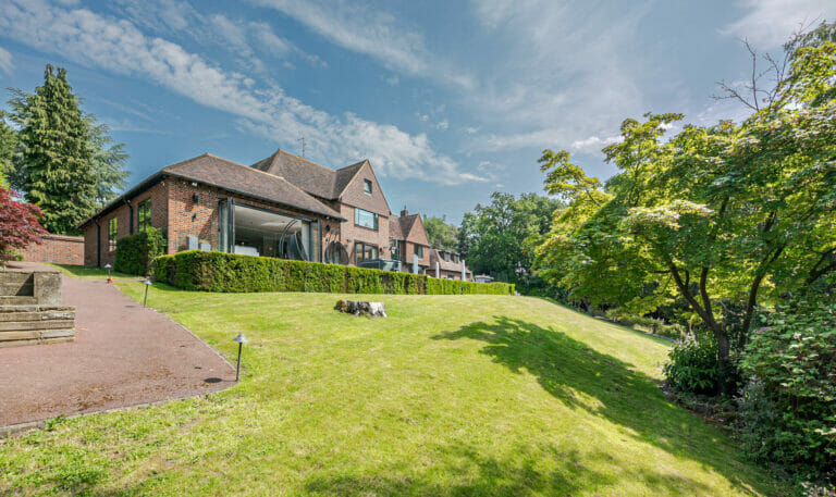 Mock Tudor Manor in Croydon image 49
