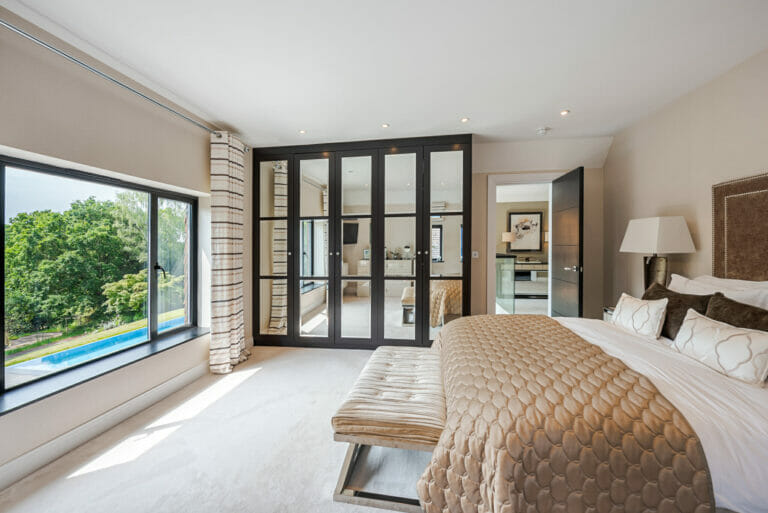 Mock Tudor Manor in Croydon image 38