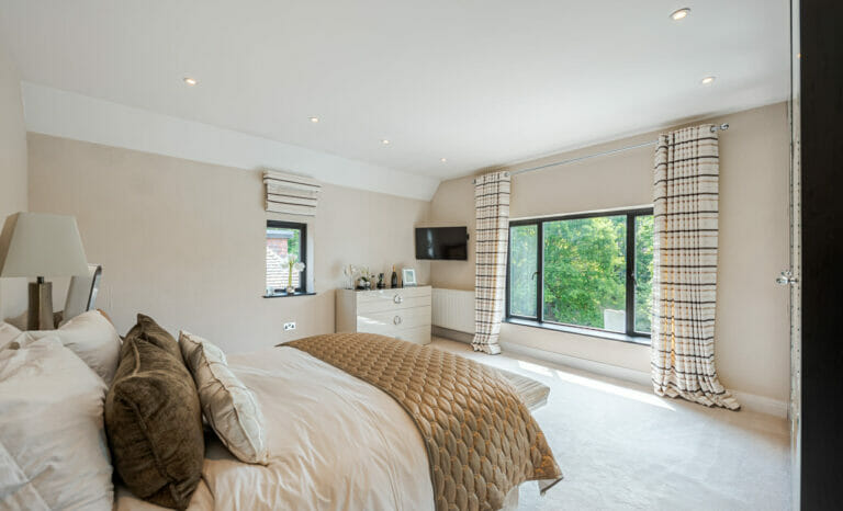 Mock Tudor Manor in Croydon image 33