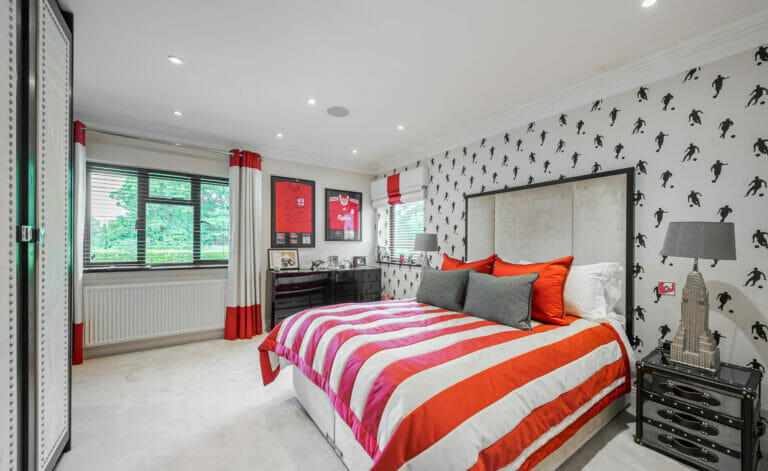 Mock Tudor Manor in Croydon image 41