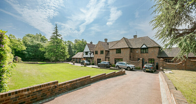 Mock Tudor Manor in Croydon image 50