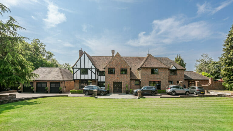 Mock Tudor Manor in Croydon image 52