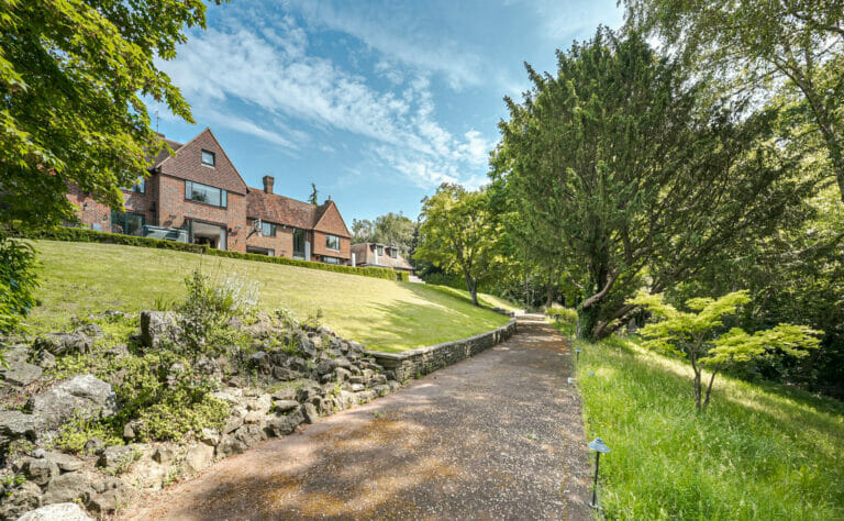 Mock Tudor Manor in Croydon image 53