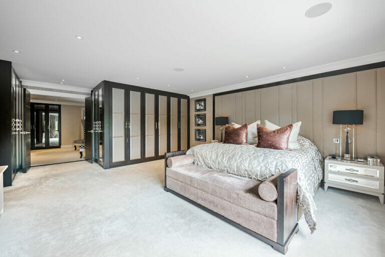 Mock Tudor Manor in Croydon image 39