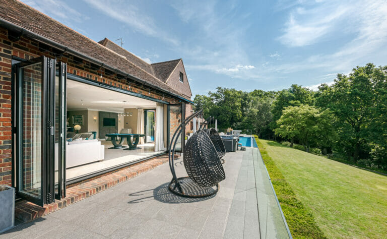 Mock Tudor Manor in Croydon image 47