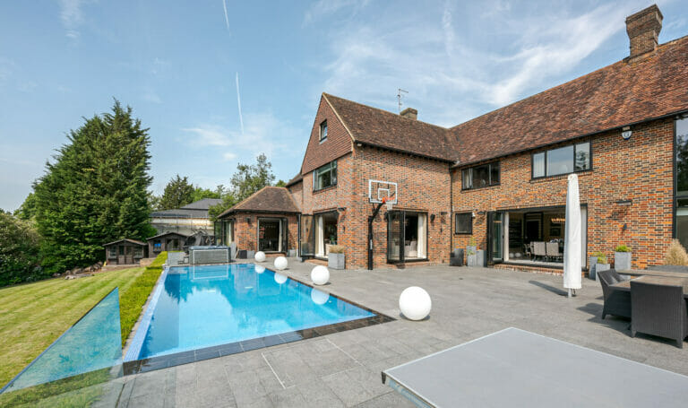 Mock Tudor Manor in Croydon image 44