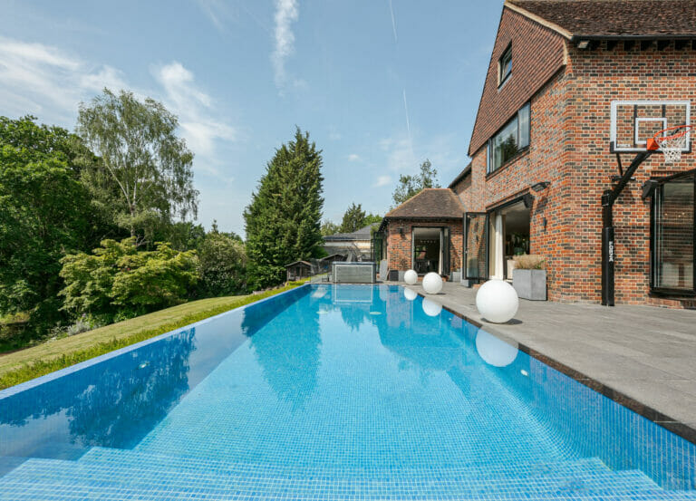 Mock Tudor Manor in Croydon image 43