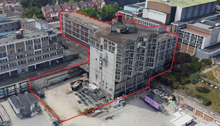 Large former education building in Croydon image 4