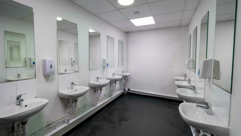 Modern Warehouse with Build Space in Slough image 33