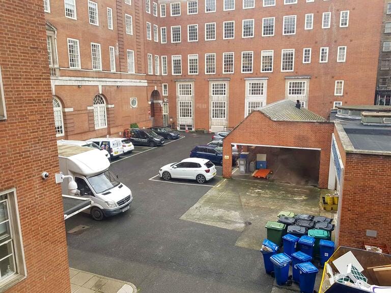 Offices in Zone 1 image 20