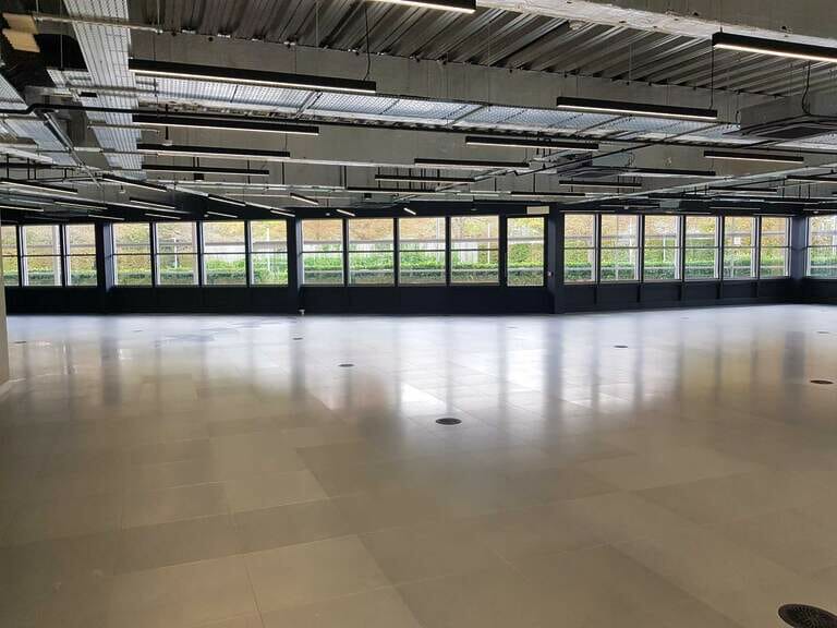 Fully Vacant Office image 24