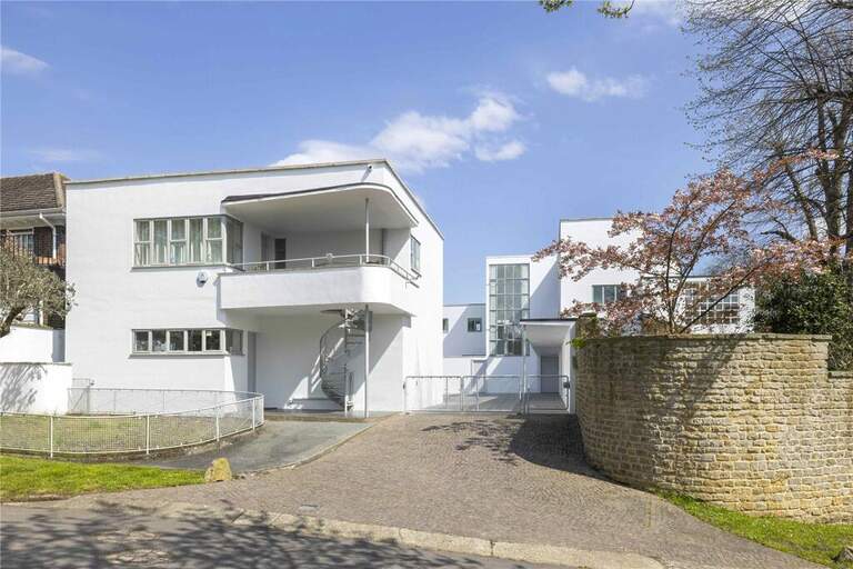 Modernist Mansion House image 4