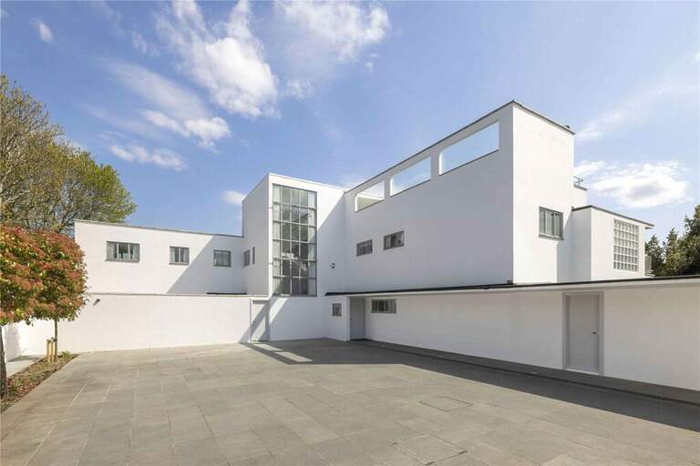 Modernist Mansion House image 2