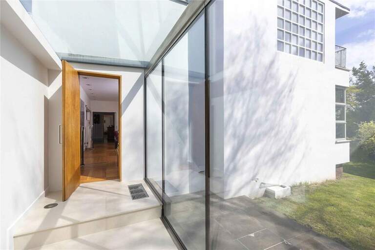 Modernist Mansion House image 36