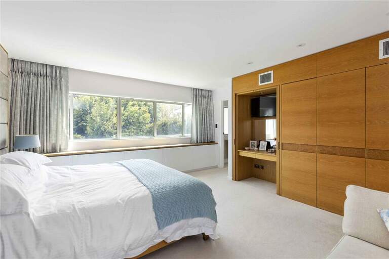 Modernist Mansion House image 20