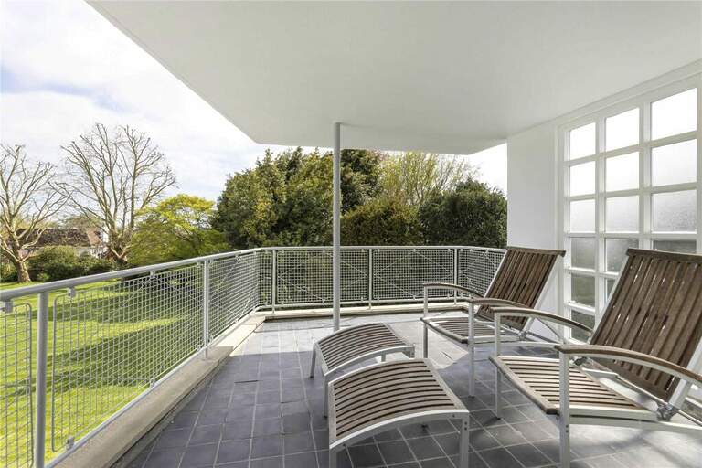 Modernist Mansion House image 23