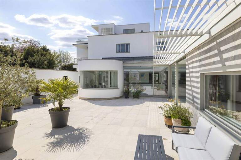 Modernist Mansion House image 9